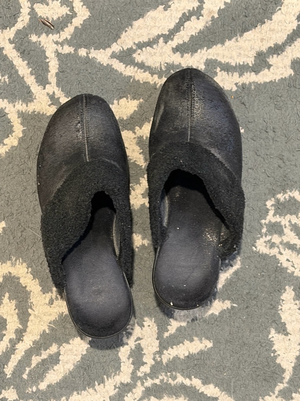 Vintage Y2K Black Fuzzy Clogs
